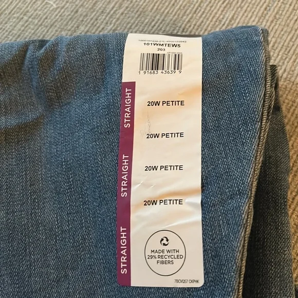 LEE Midrise Regular Fit Straight Jeans, size 20W Petite, NWT - Picture 10 of 10